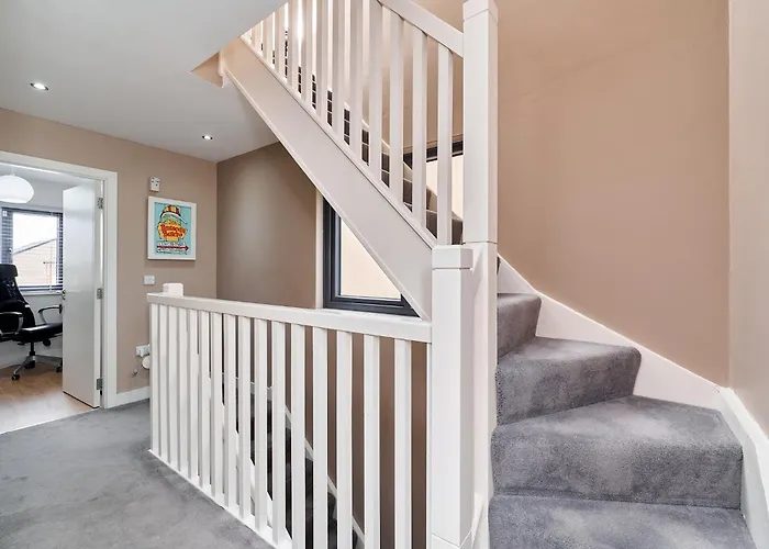 Modern Clonsilla Townhouse Sleeps 6